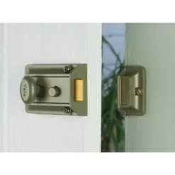Yale 77 Traditional Nightlatch 60mm - Green -COMMAND Sales Store 12841479 1814833218524959